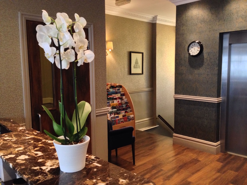 Princes Square Hotel 6/79