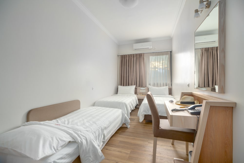 ROOM, TRIPLE