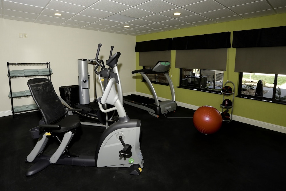 Holiday Inn Express Hotel Suites Marion Northeast 31/43