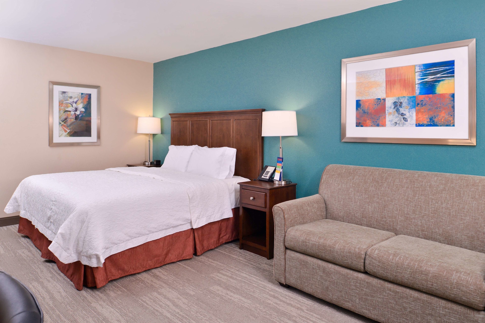 Study, King Bed, Sofa، Spark by Hilton Decatur 2/3