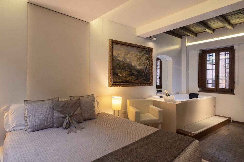 GIGLI D'ORO SUITE 27/33