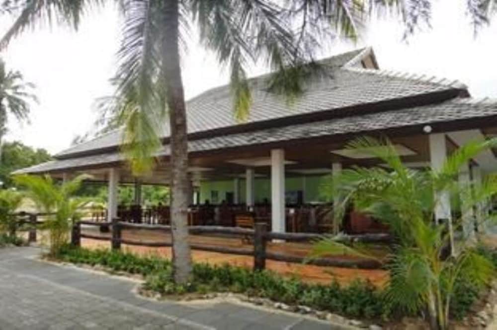 Khanom Sunrise Beach Hotel 1/8