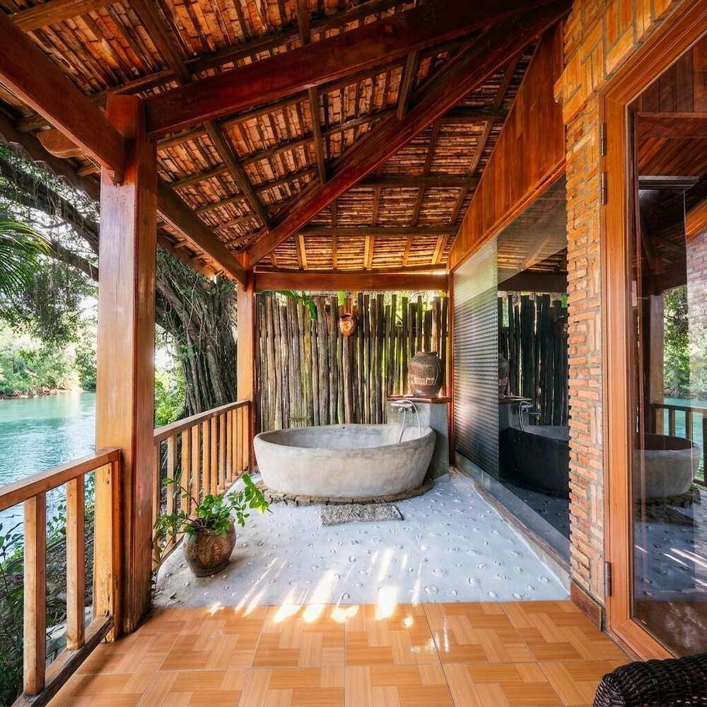 Chez Carole Beach Resort 6/50