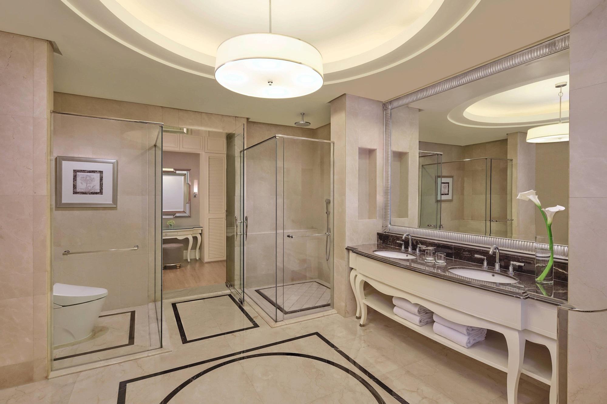 جناح رئاسي مع دخول صالة النادي، THE RITZ-CARLTON JAKARTA, PACIFIC PLACE 2/2