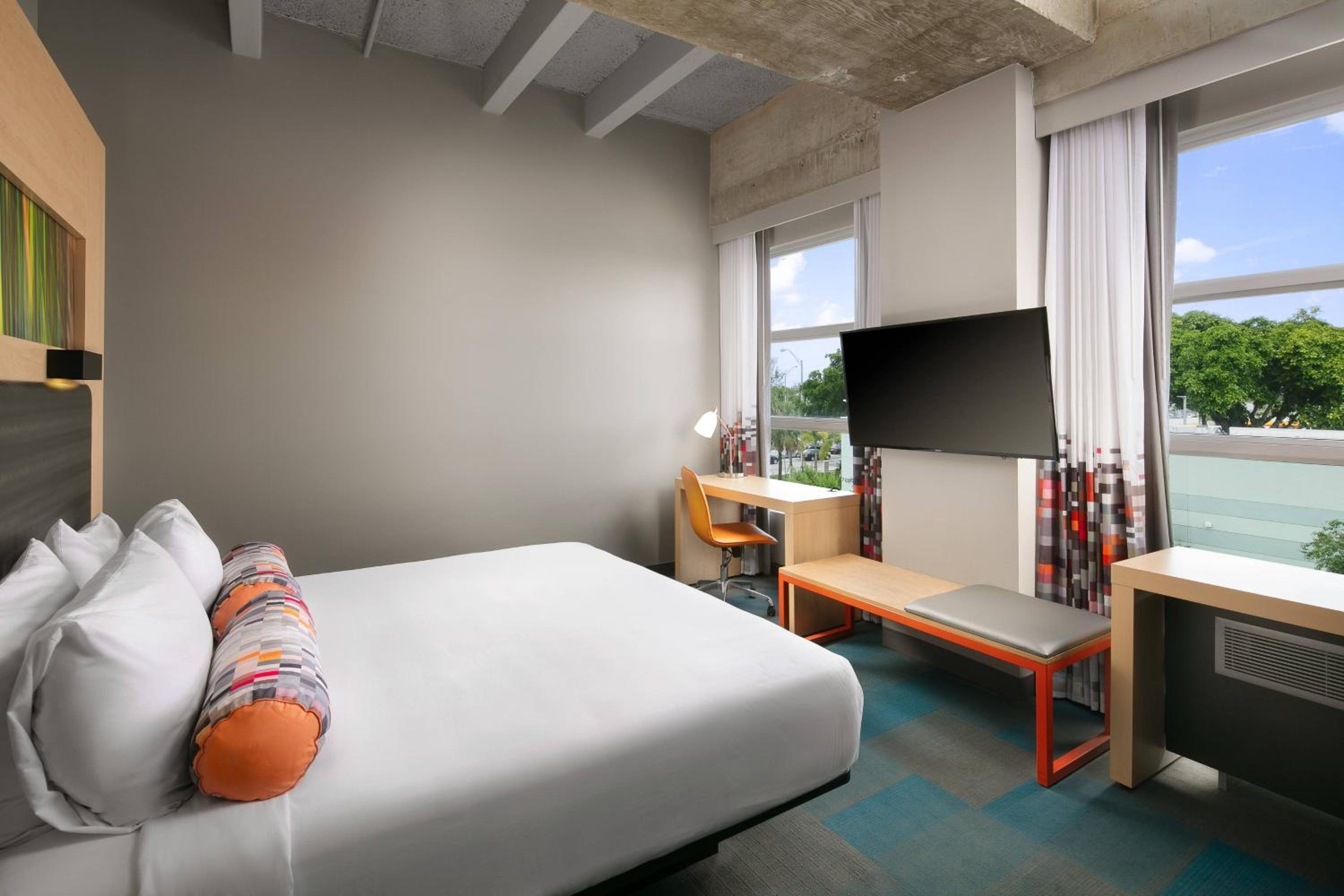Savvy, Guest Room, King Bed