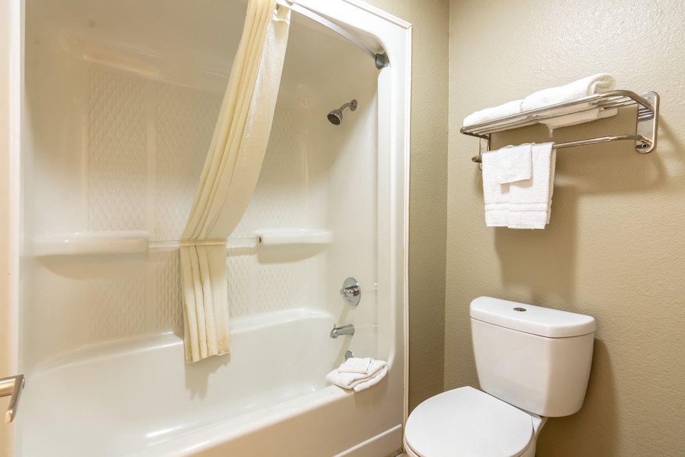 Super 8 By Wyndham Dallas East Near Fair Park Downtown 19/21