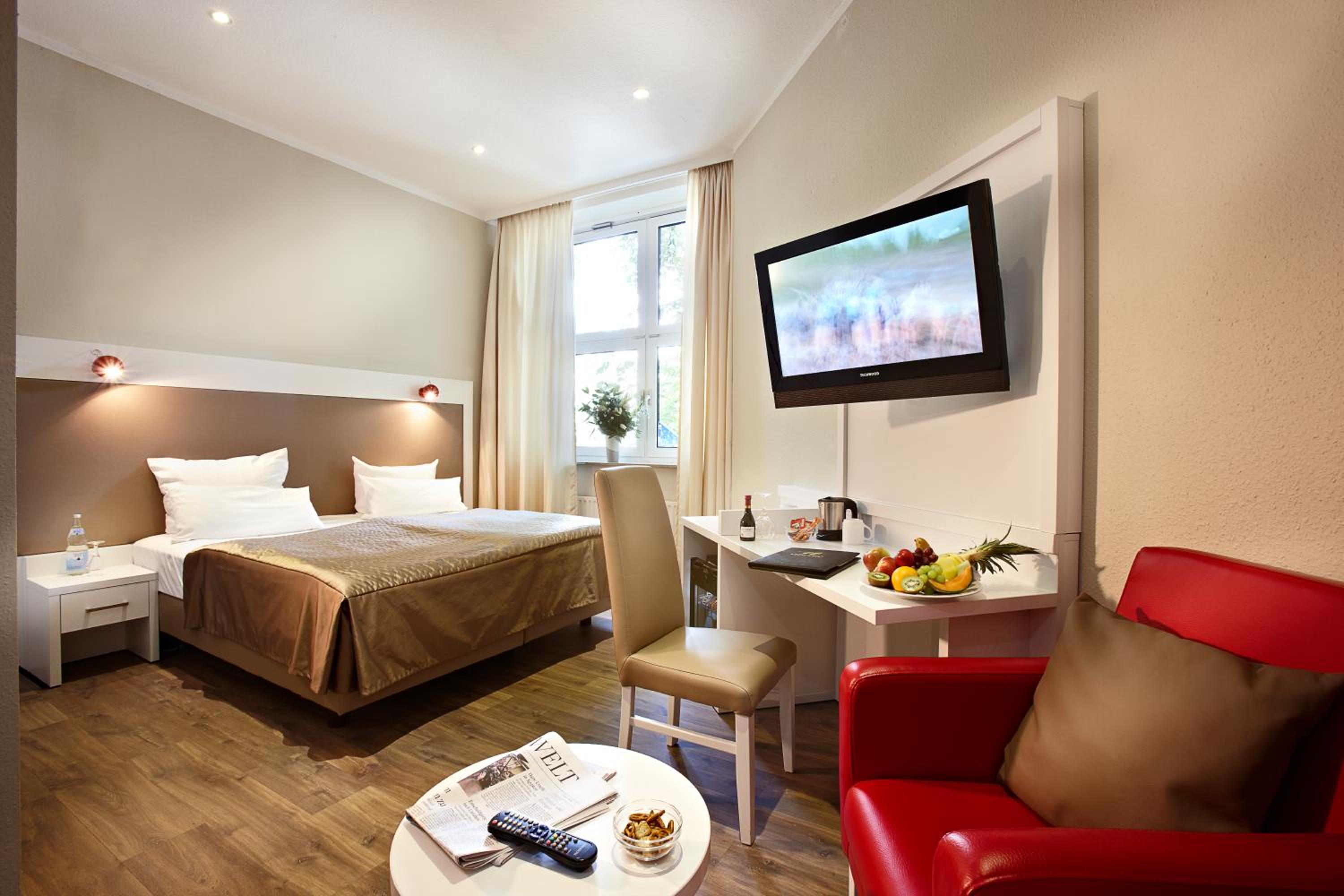 Standard, Twin Beds, Queen Bed