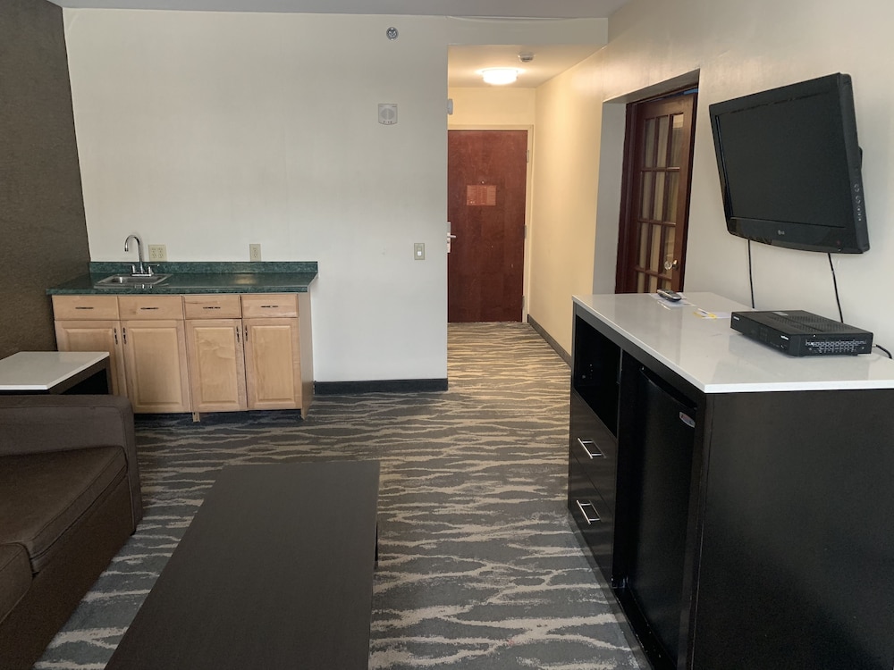 Days Inn By Wyndham Budd Lake 23/26