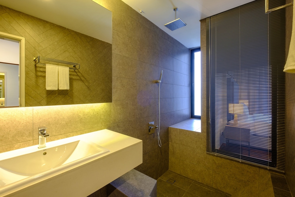 TANJUNG POINT RESIDENCES 37/37