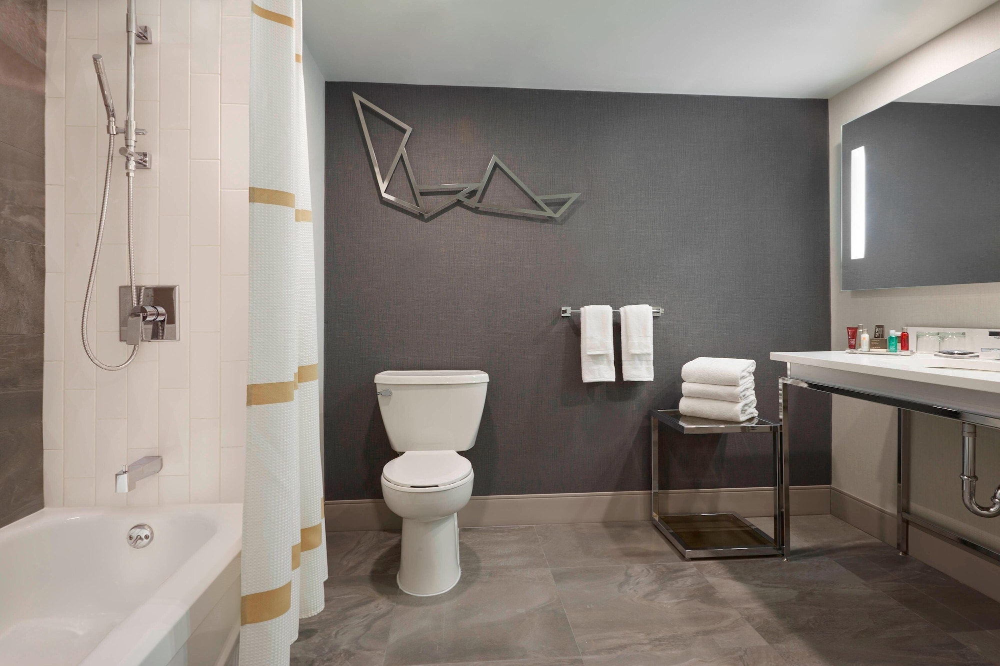 غرفة تقليدية بسرير كينج، Toronto Marriott City Centre Ex Renaissance Toronto Hotel 3/6