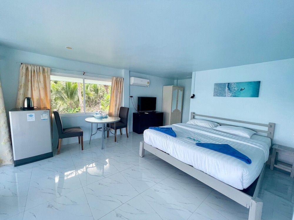 Naiharn On The Rock Resort 13/50