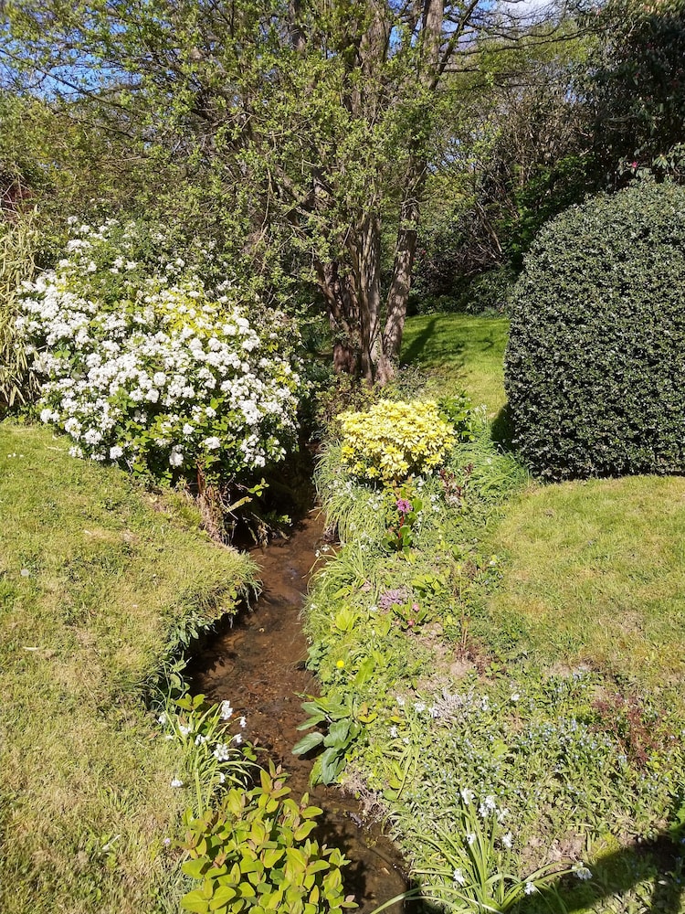 Stream House Luxury Bed and Breakfast 25/50
