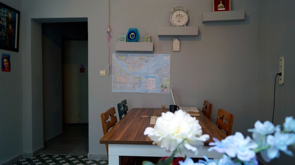 Windrose Hostel 8/47