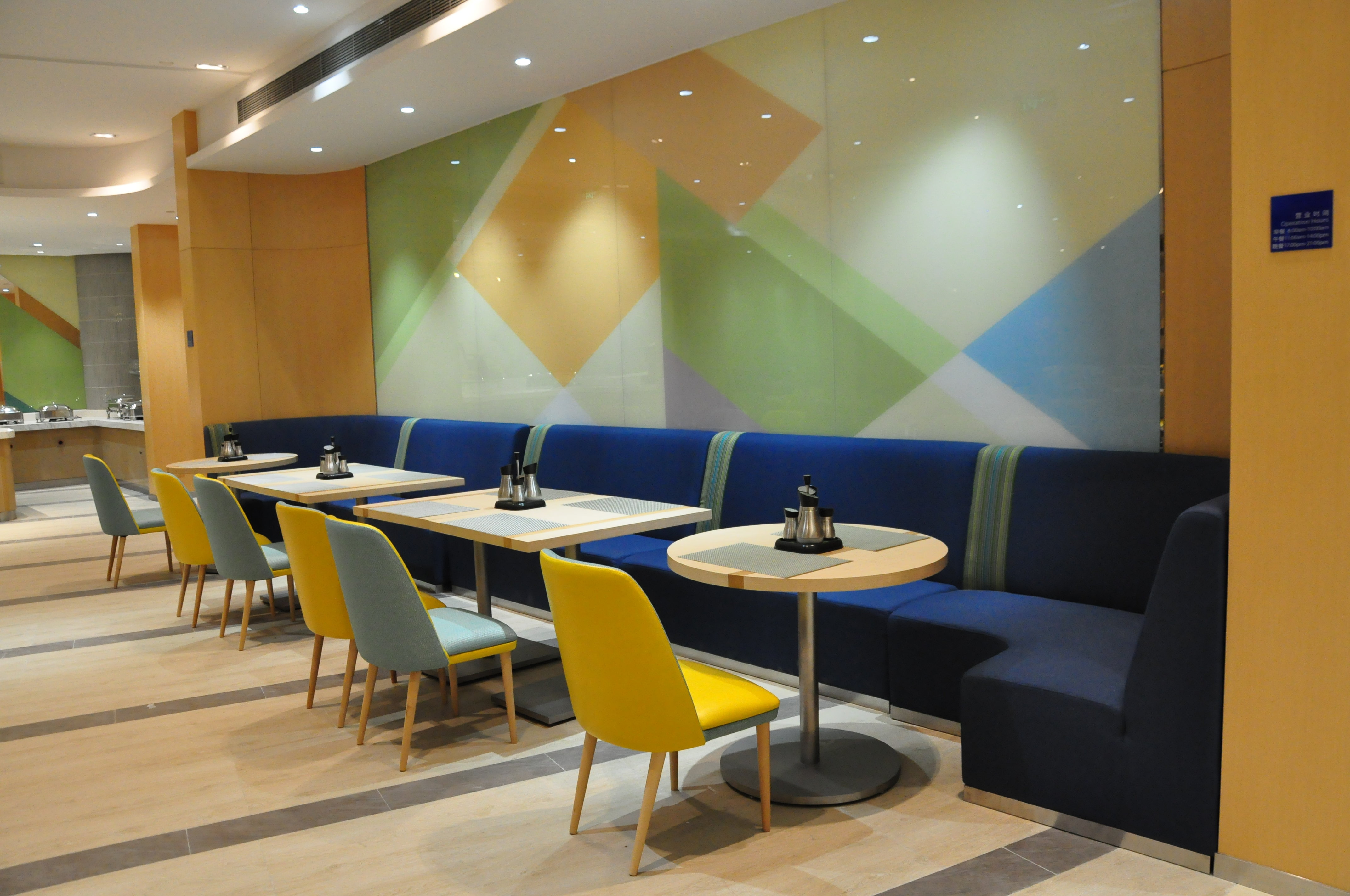 Holiday Inn Express Shanghai Zhenping 60/69