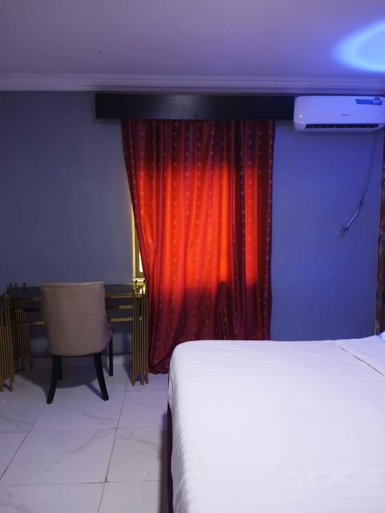Paris Suites 29/64