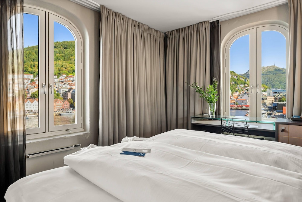 DELUXE, DOUBLE BED