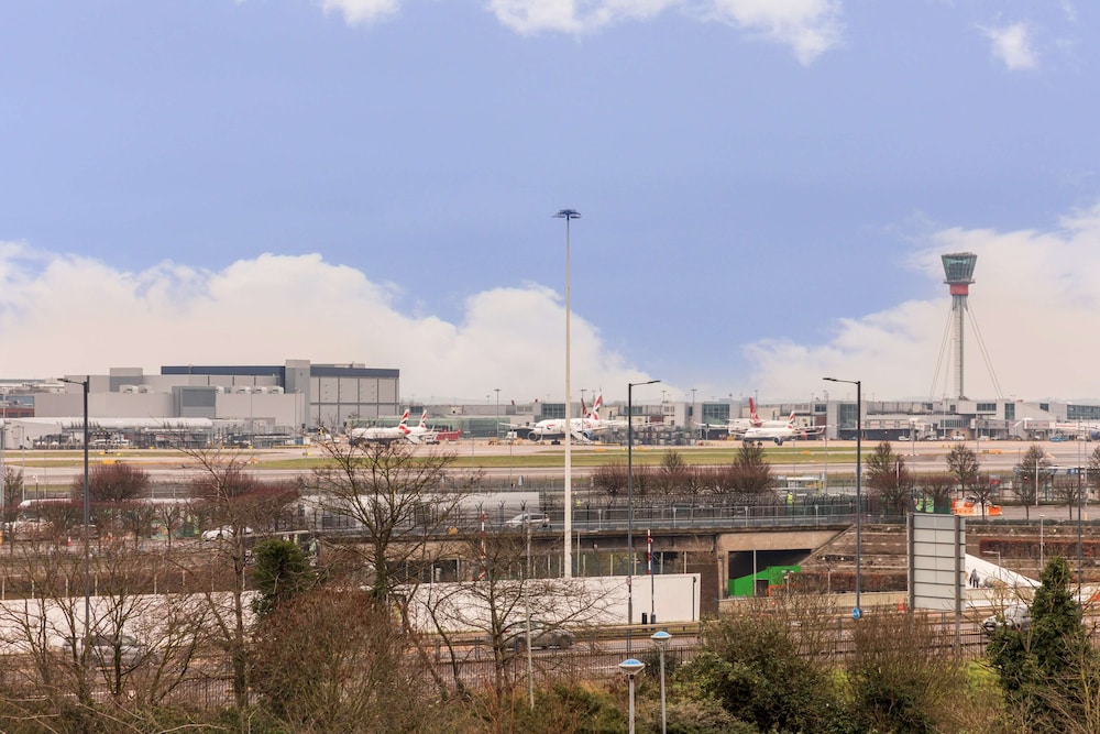 Radisson Red London Heathrow 29/64
