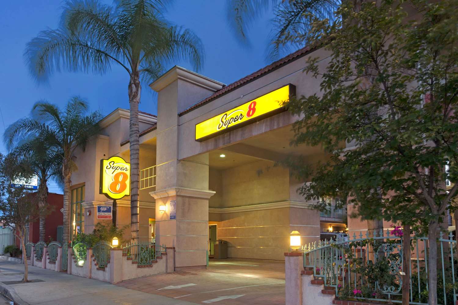 Super 8 By Wyndham North Hollywood 1/29