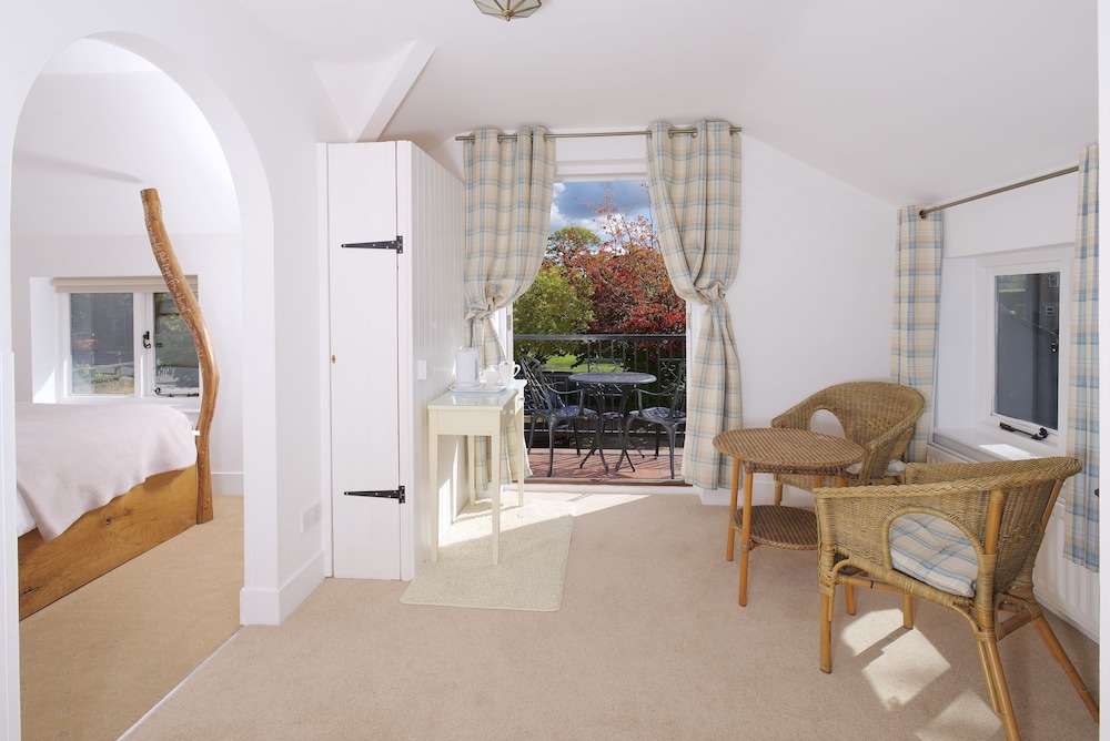 Cottage Lodge Hotel 23/50
