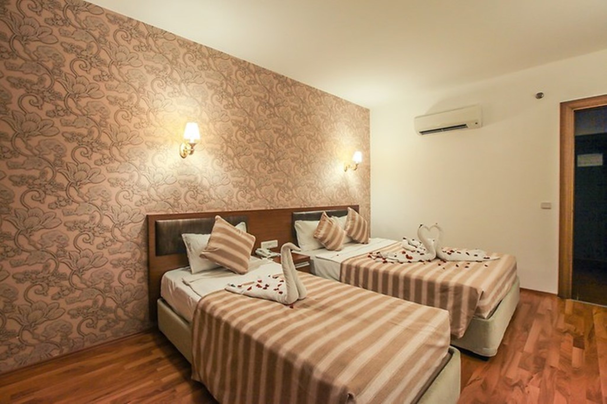 SINGLE STANDARD ROOM