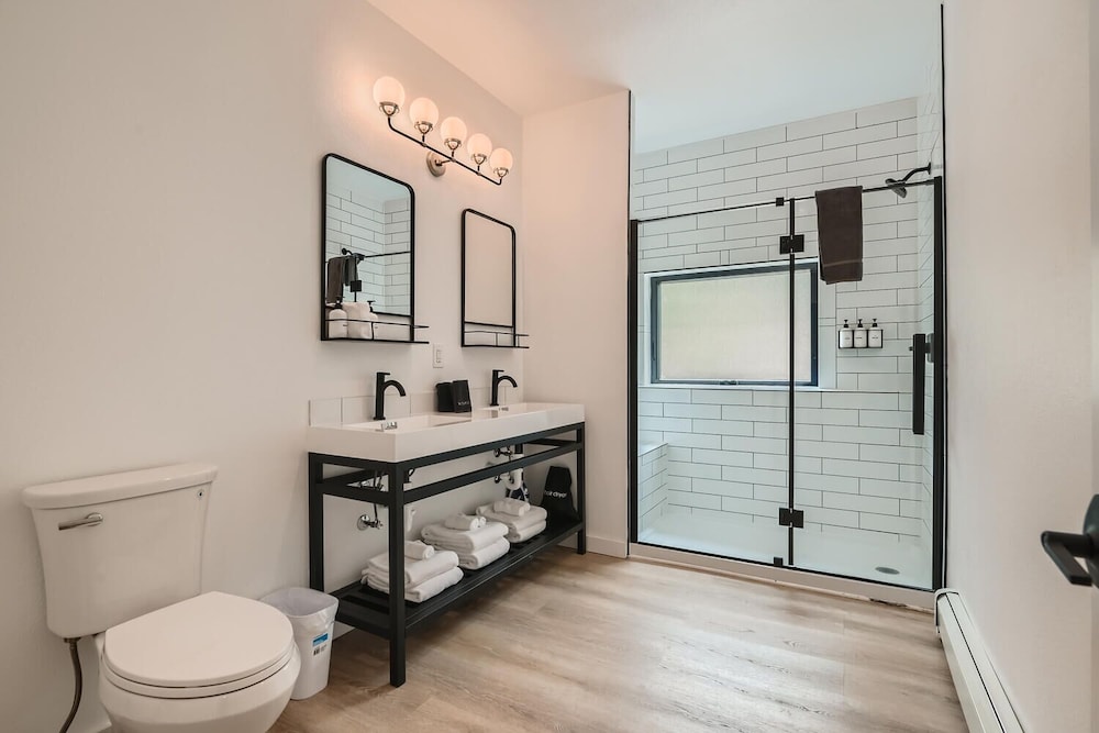 JC Suites 41/43