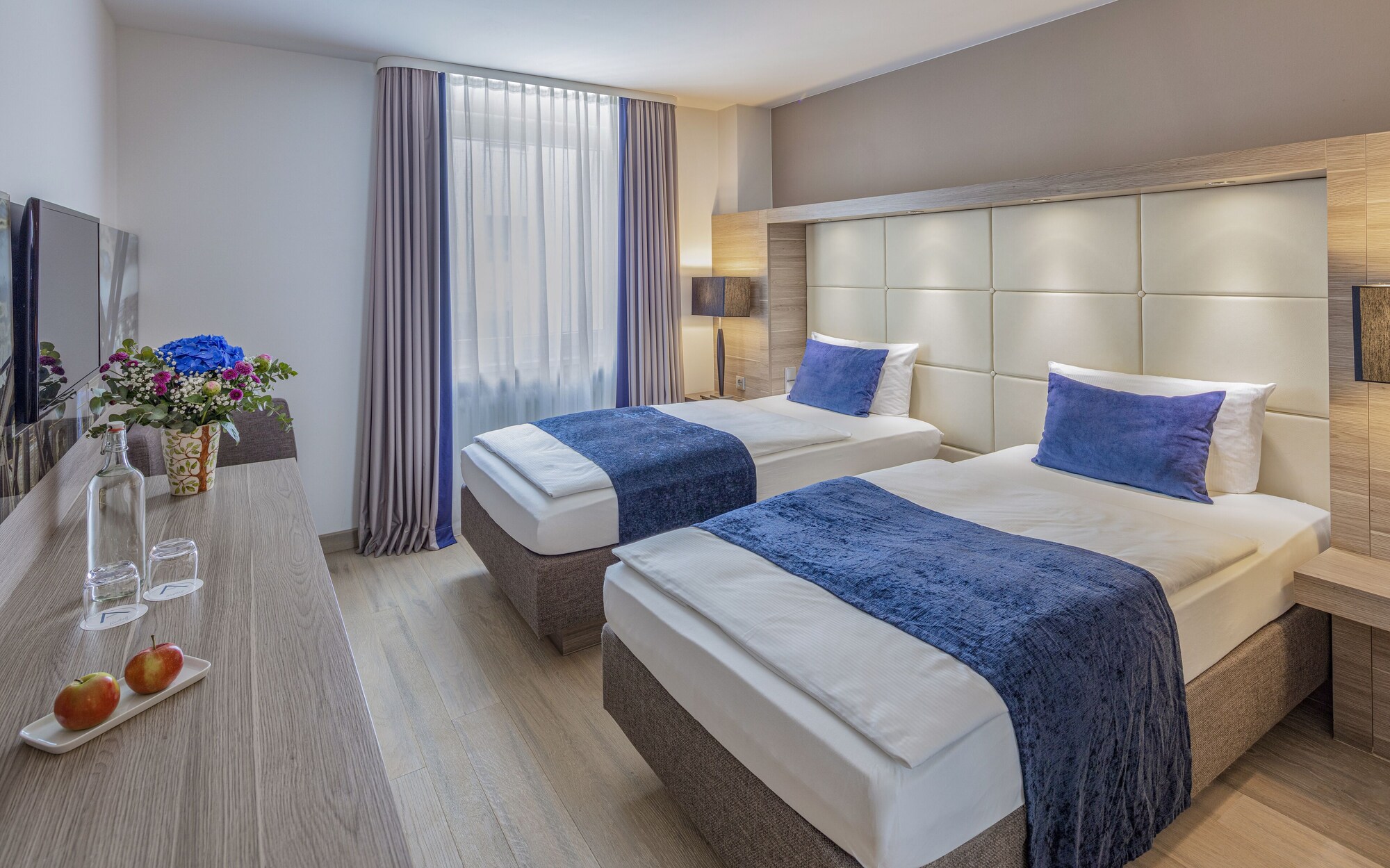 ROOM, TWIN BEDS