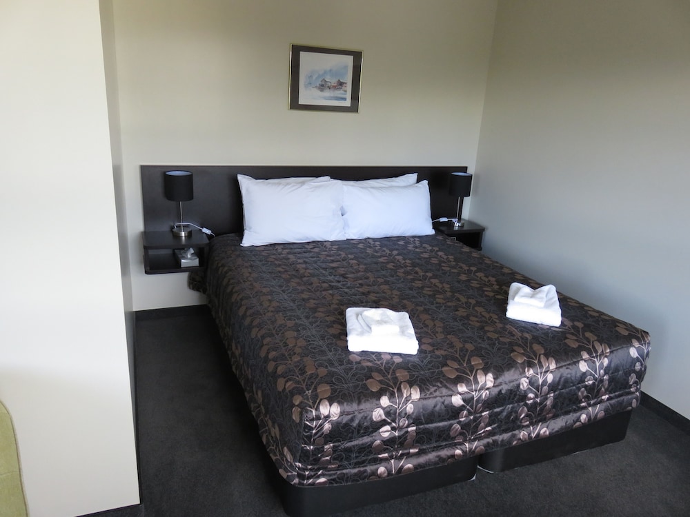 Admirals Motor Lodge 60/71
