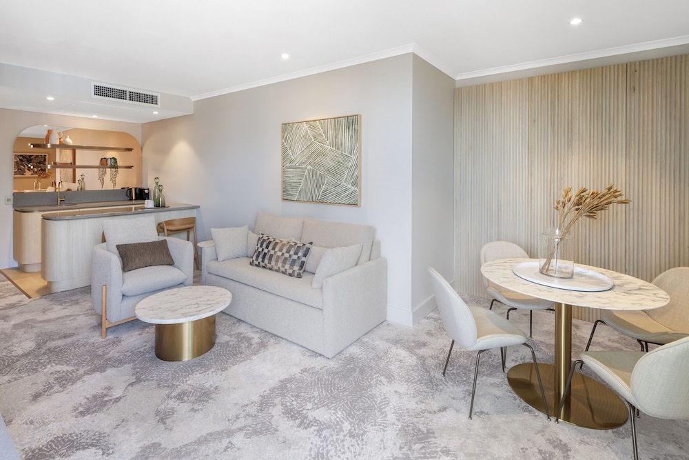 Amora Hotel Brisbane 36/60