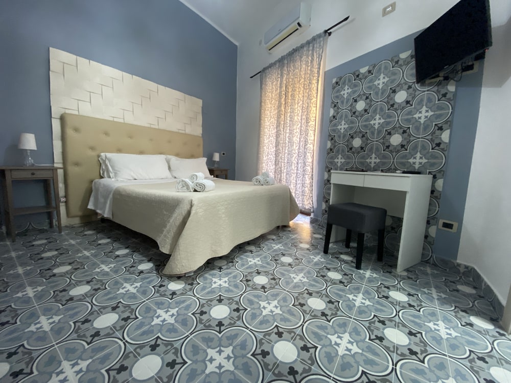 MEZZANINE, COMFORT, DOUBLE OR TWIN BED, CITY VIEW