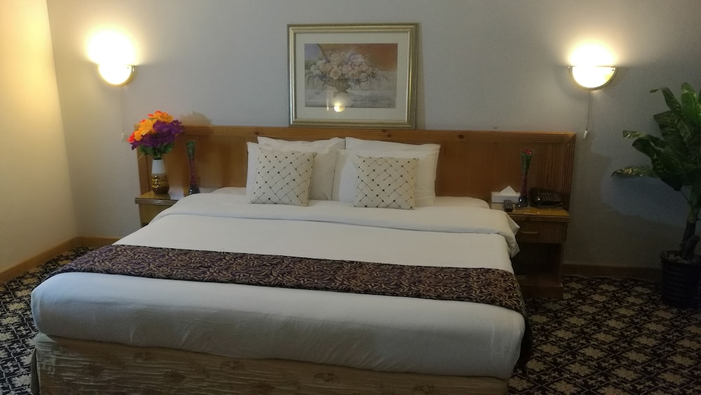 EXECUTIVE, SUITE
