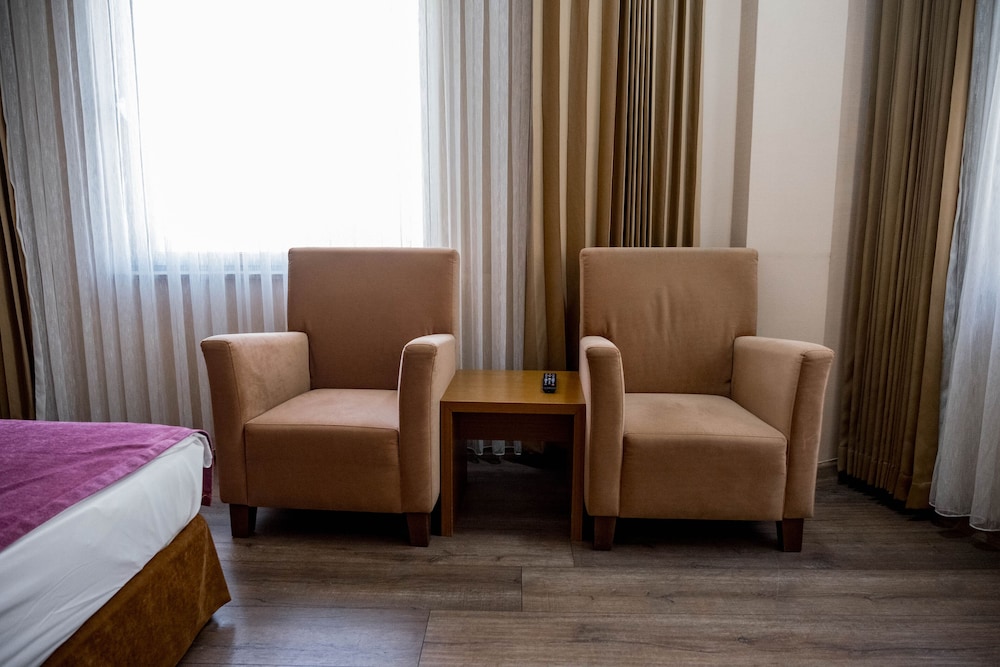 Selcuk Hotel Sems I Tebrizi 64/93