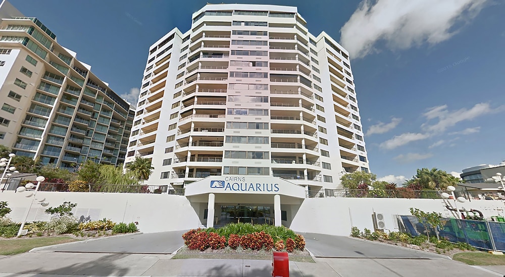 Cairns Aquarius 8/72