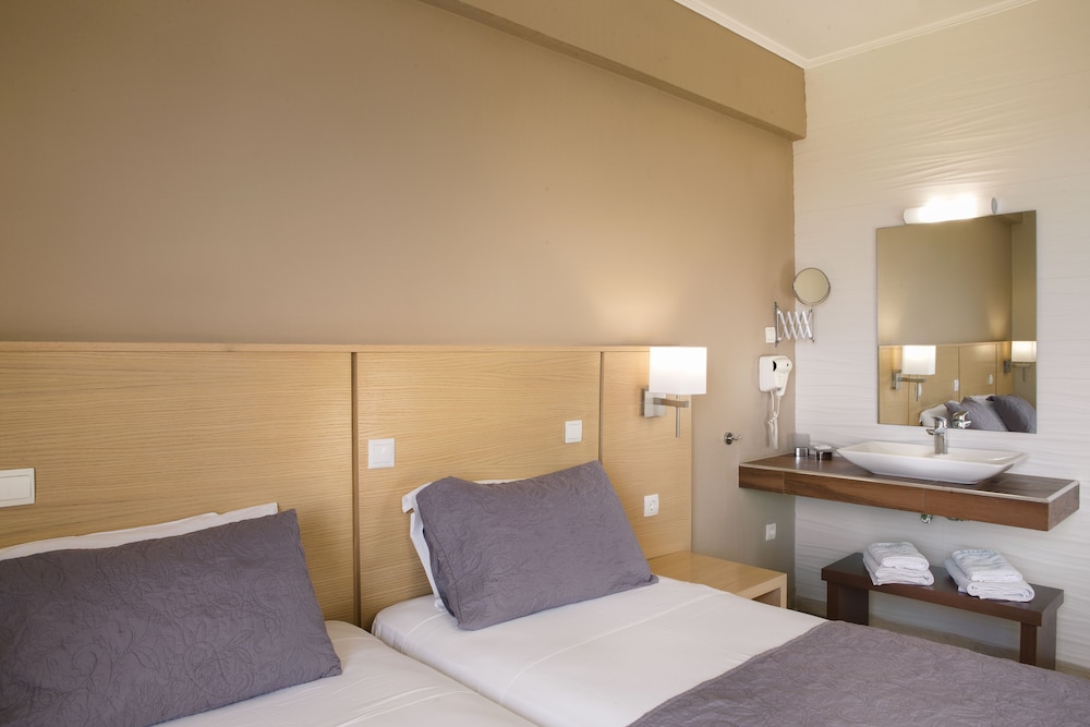 STANDARD, TWIN BEDS, SEA VIEW