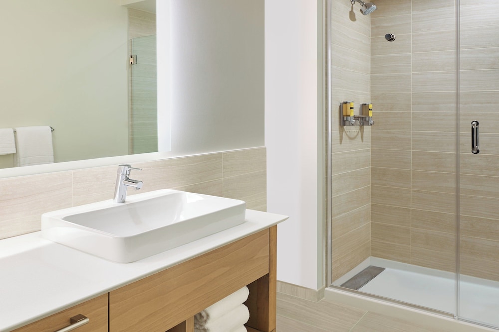 1 BEDROOM, SUITE, ACCESSIBLE