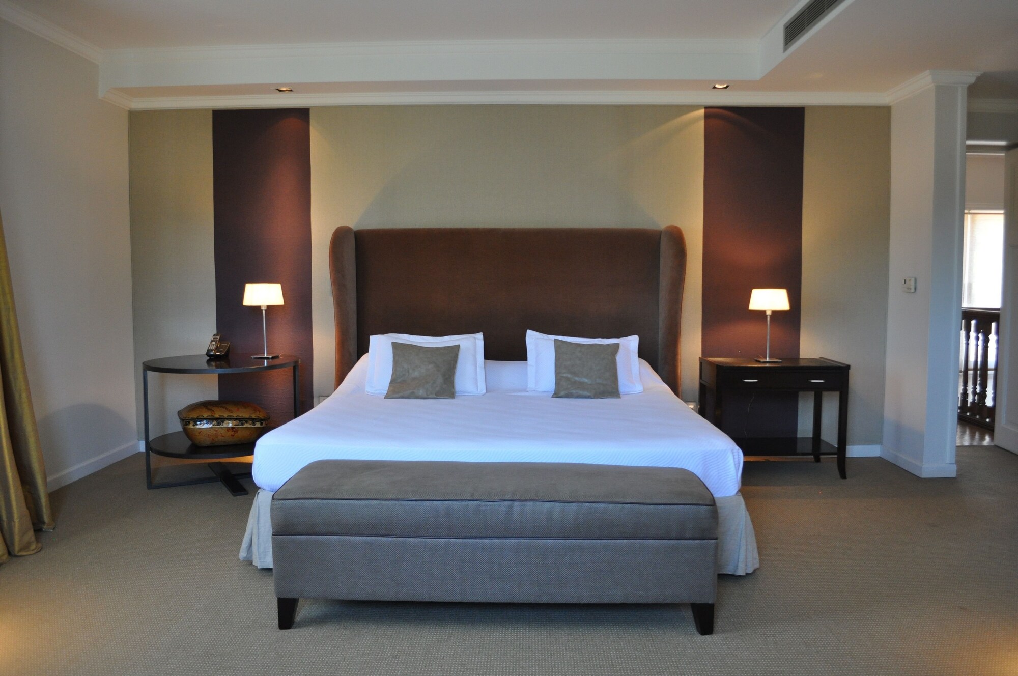 MASTER, SUITE
