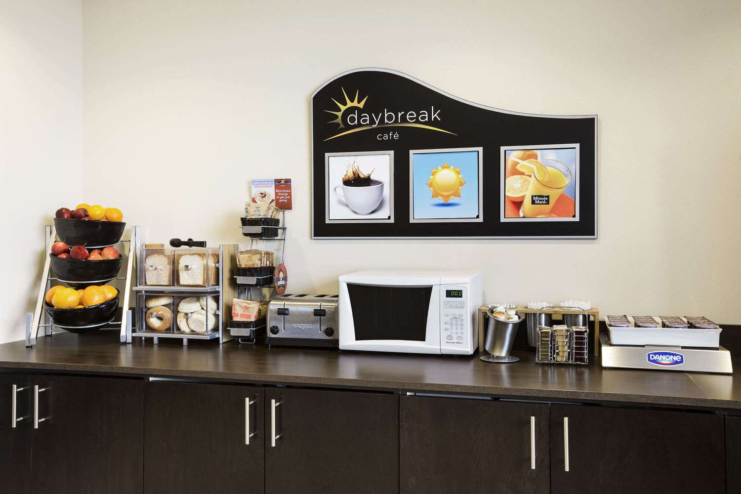 Days Inn & Suites by Wyndham North Bay Downtown 10/24
