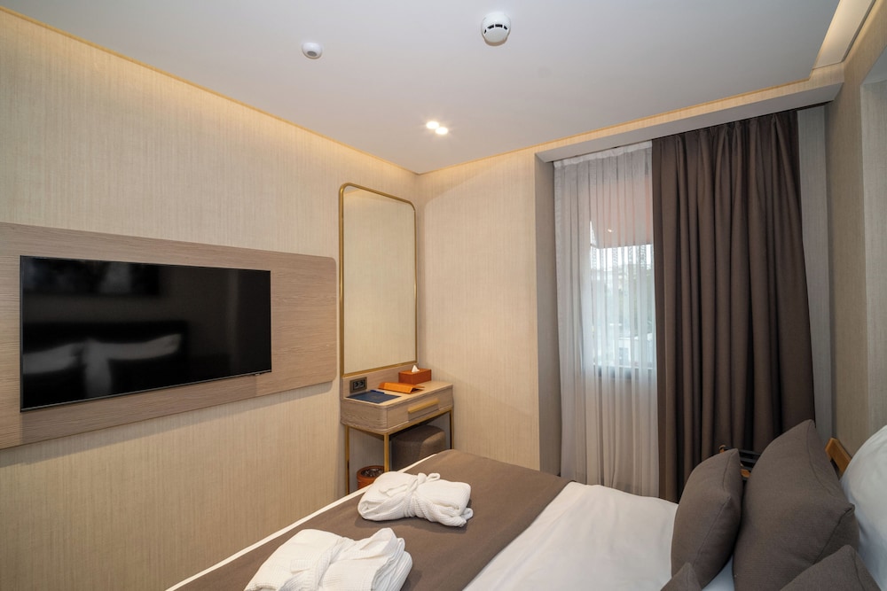 Rayelin Hotel Old Town 24/50