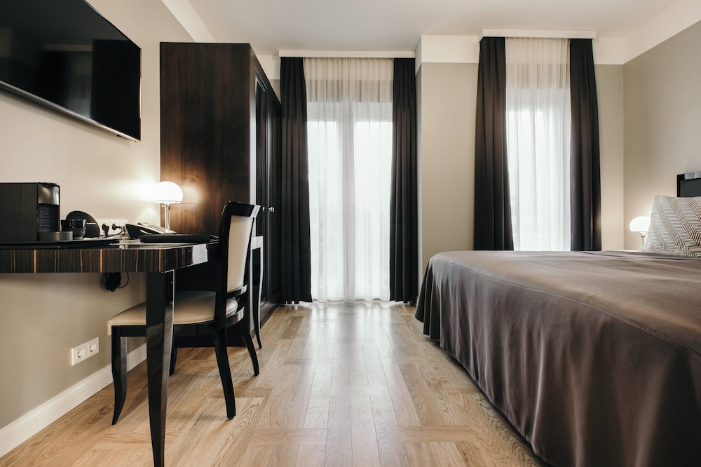 Business, Single, Queen Bed, Hotel Borg by Keahotels 4/10