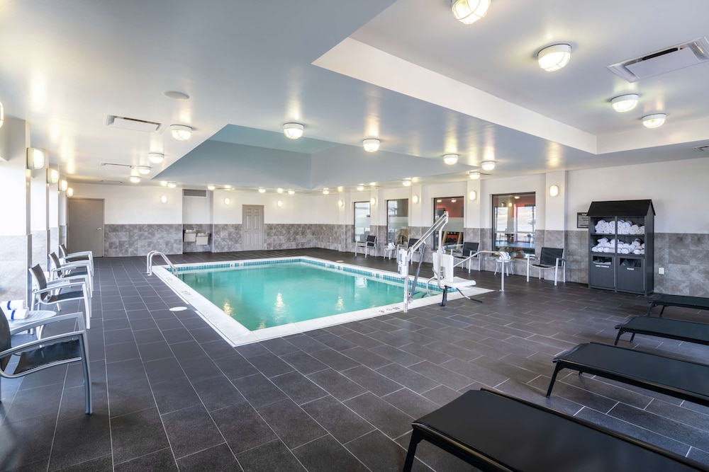 Hampton Inn And Suites Roanoke Airport 32/49
