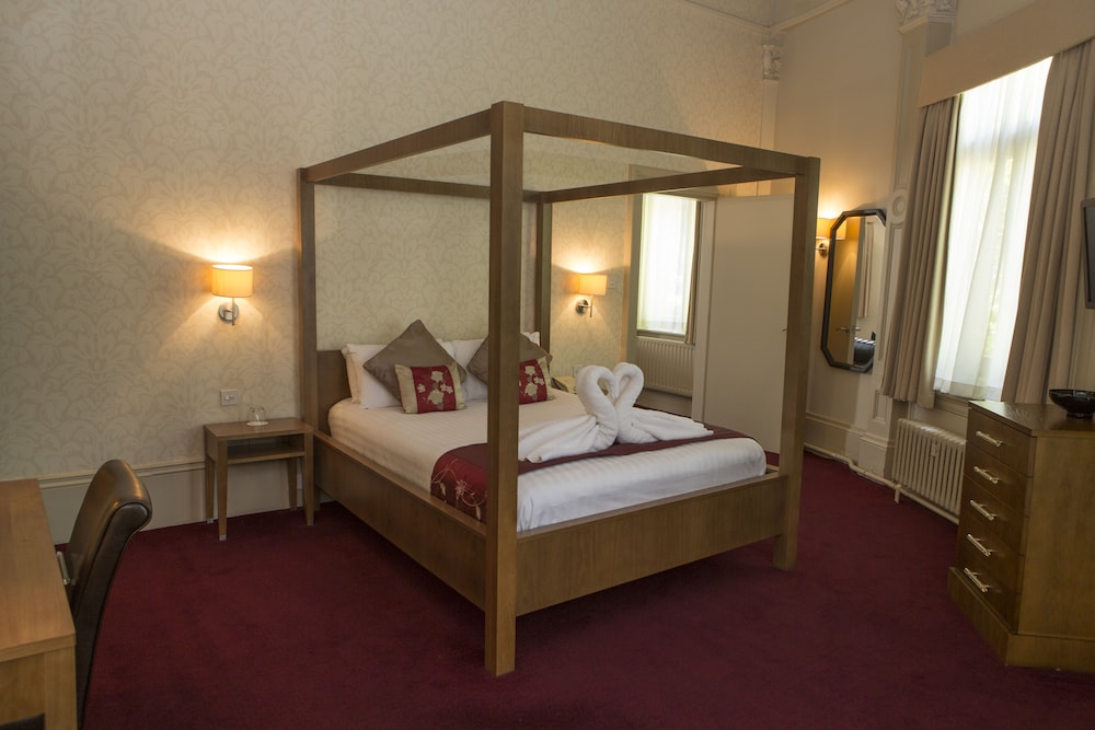 The Crown Hotel 33/74