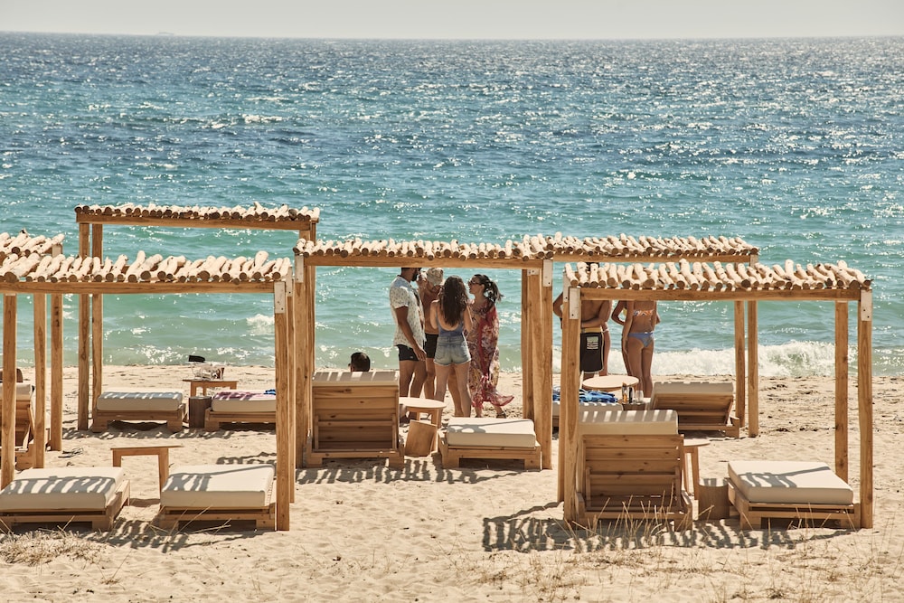 NAXIAN ON THE BEACH 41/50