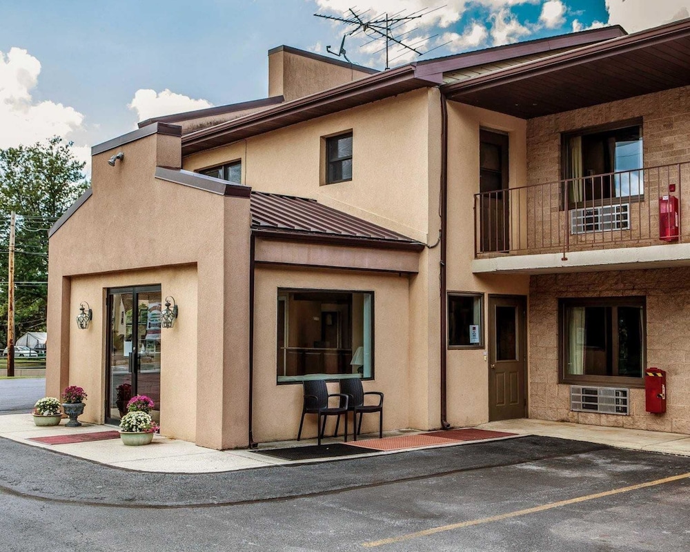 Econo Lodge Douglassville Pottstown 5/33