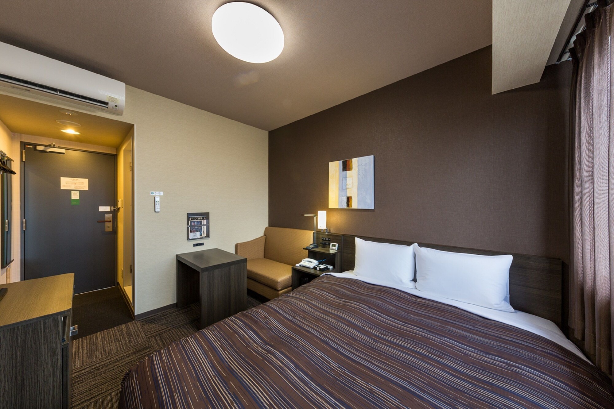 ROOM, DOUBLE BED