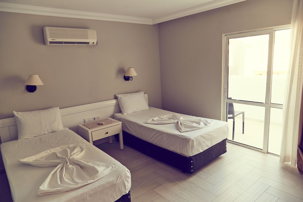 Two Seas Hotel 20/50