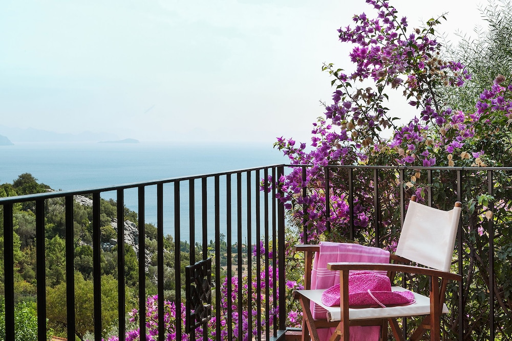 Dionysos Hotel 6/62