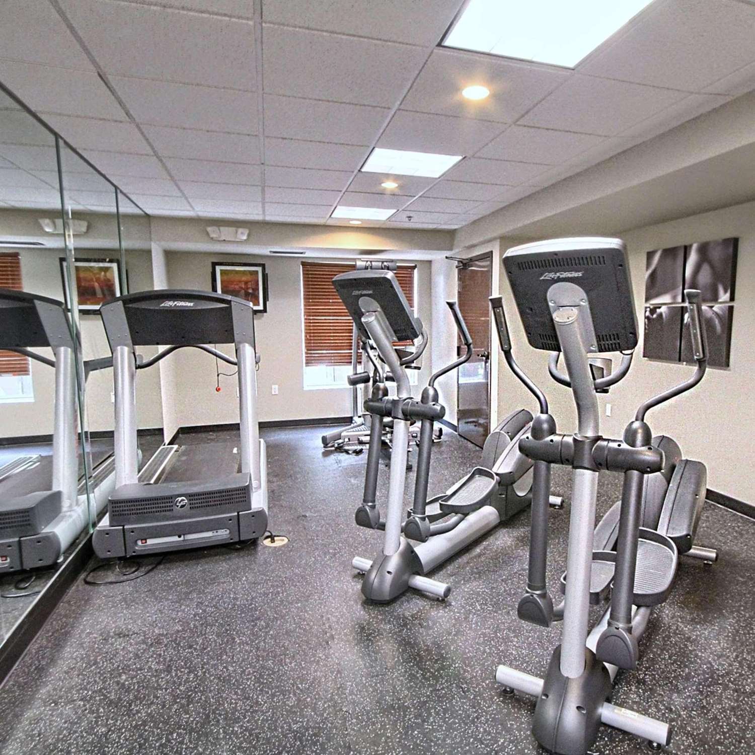 Country Inn & Suites By Radisson, Dearborn, MI 7/21