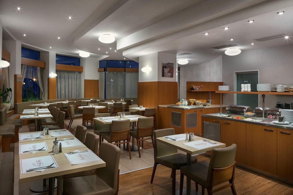 Astoria Hotel 40/56