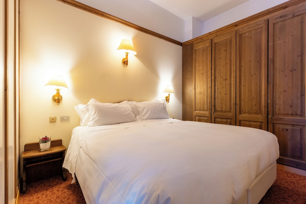 غرفة سوبيريور بسرير مزدوج أو سريرين منفصلين بإطلالة على الجبل، Hotel Alaska Cortina 4/9