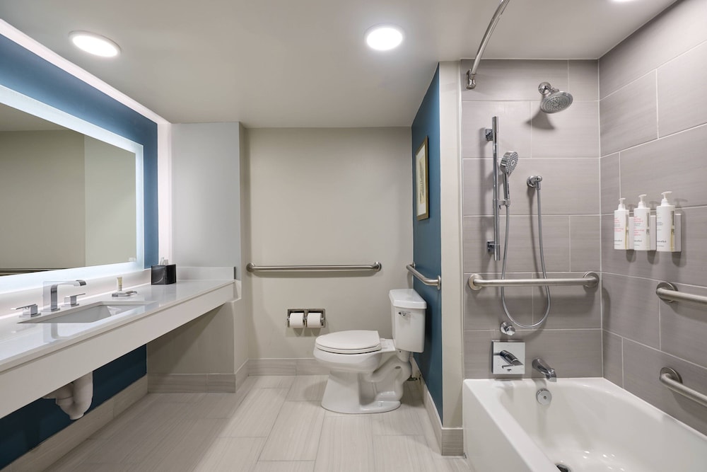 Tower, 2 Queen Beds, Balcony, Accessible, Marriott Sanibel Harbour Resort And Spa 5/6