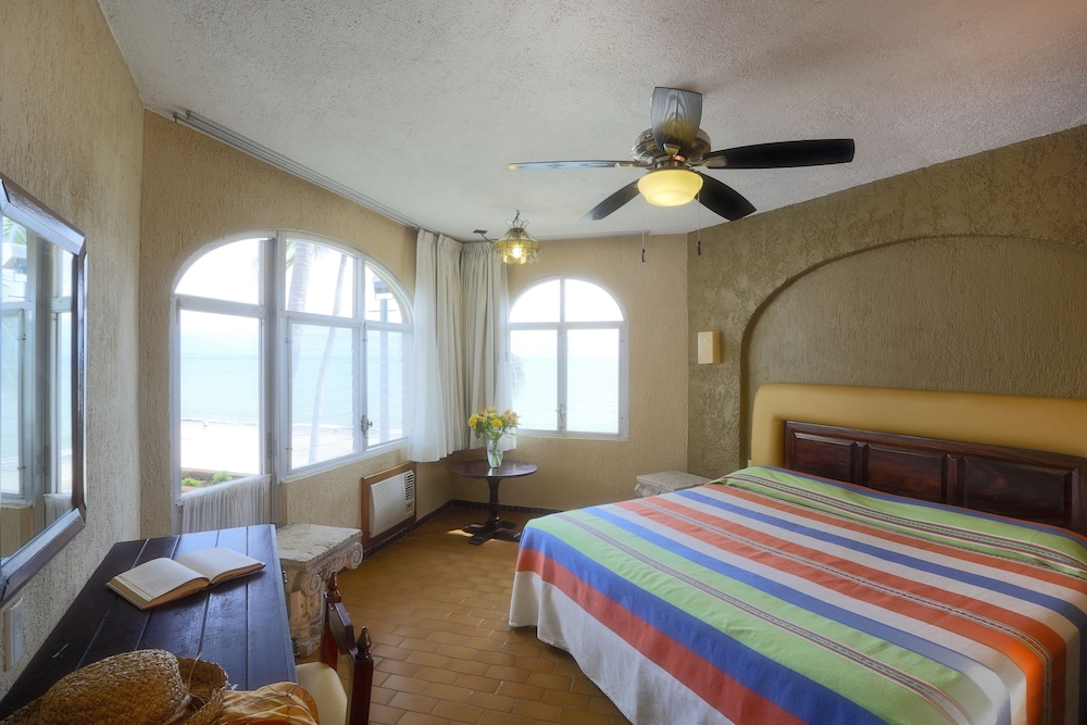 Vista Vallarta All Suites on the Beach 23/75